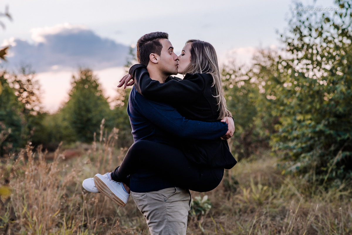 ensaio-de-namorados-com-no-eucalipto-martinho-campos-minas-gerais-lincoln-carlos-fotografo-de-casamento-wedding-bride-pompeu-mg-ensaio-pre-casamento-pre-wedding-pre-casamento

