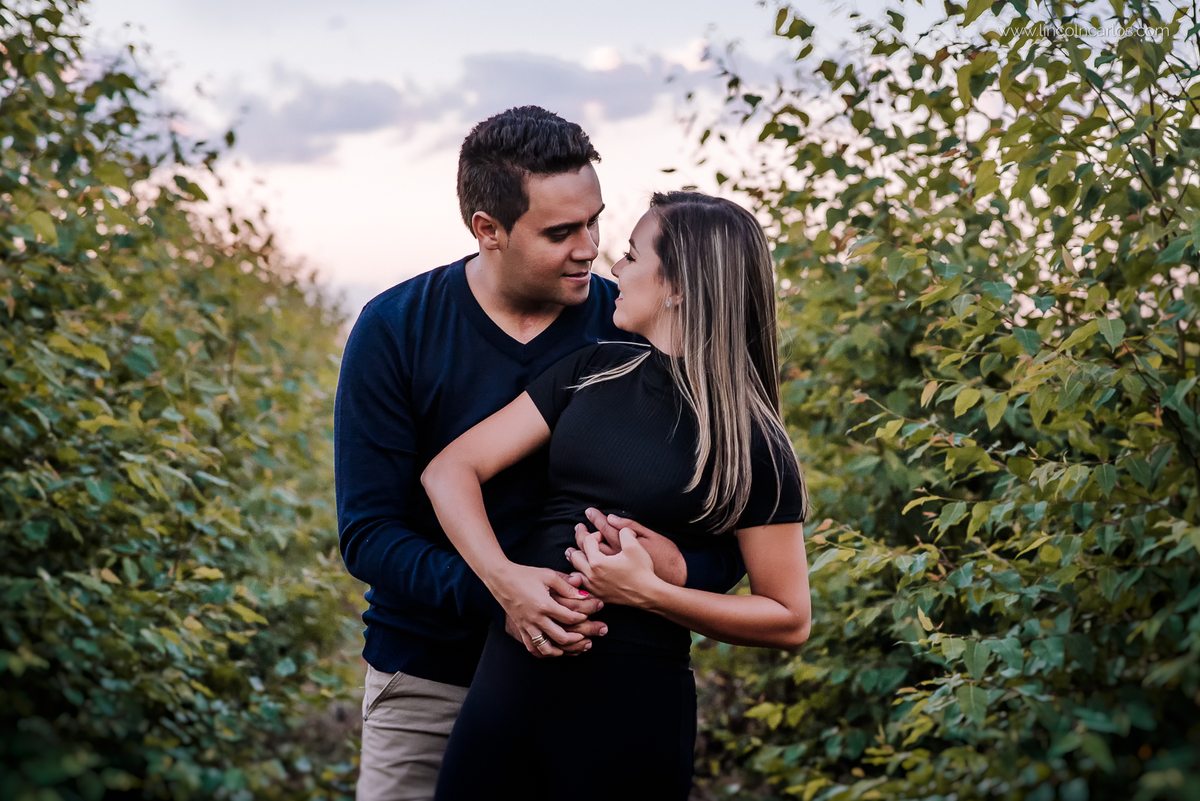 ensaio-de-namorados-com-no-eucalipto-martinho-campos-minas-gerais-lincoln-carlos-fotografo-de-casamento-wedding-bride-pompeu-mg-ensaio-pre-casamento-pre-wedding-pre-casamento

