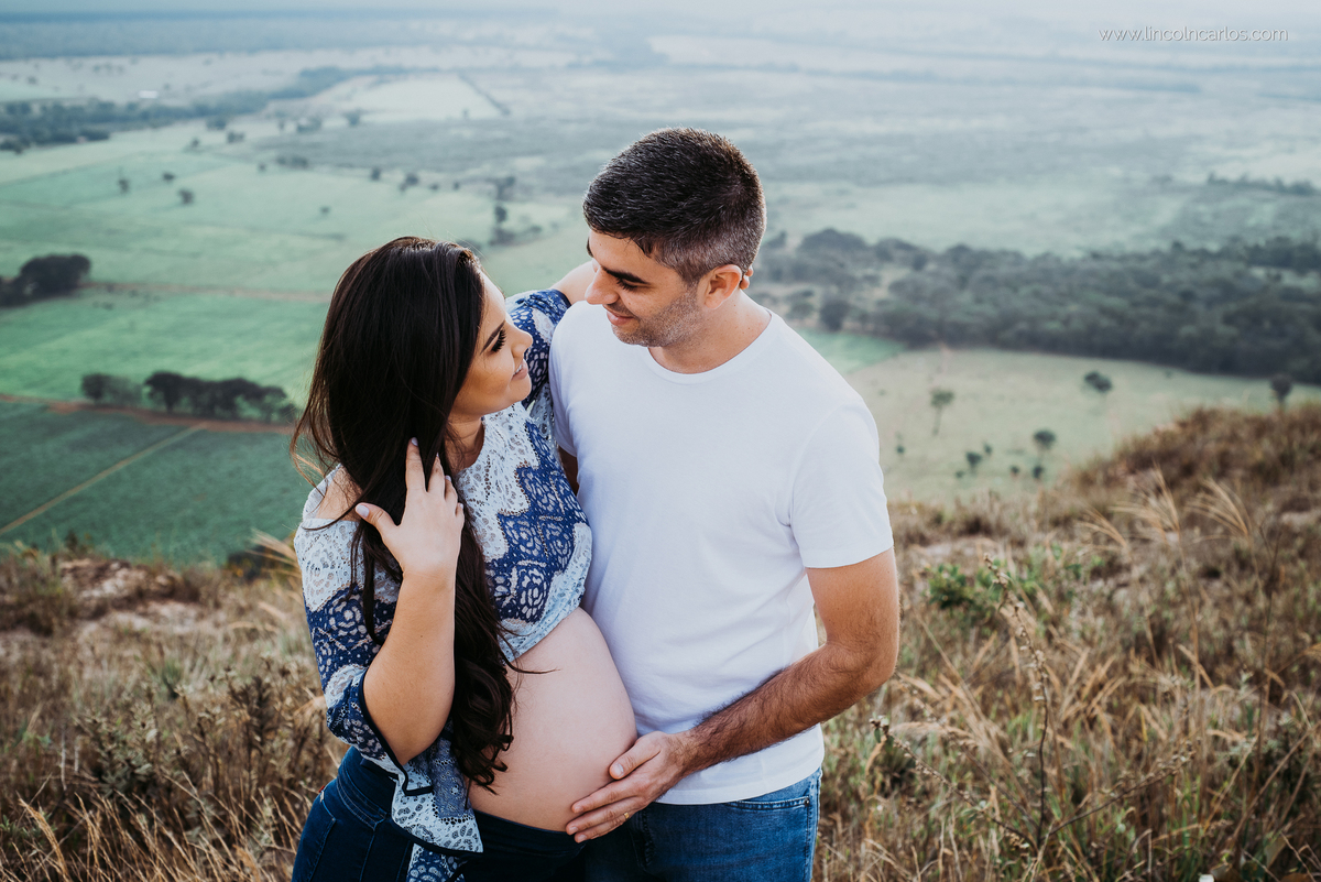 ensaio-gestante-mariana-e-rafel-gravida-fotografia-de-gestante-ensaio-externo-de-gestante-life-style-pompeu-belo-horizonte-lincolncarlos