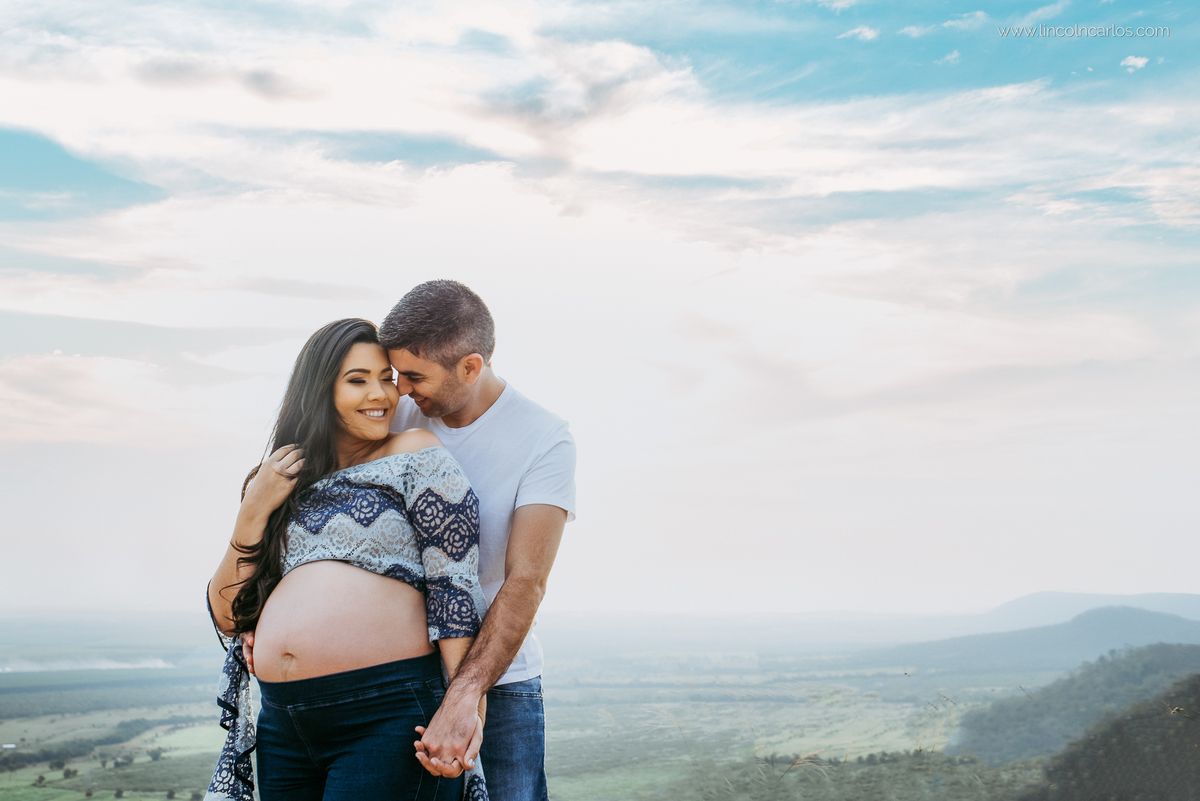 ensaio-gestante-mariana-e-rafel-gravida-fotografia-de-gestante-ensaio-externo-de-gestante-life-style-pompeu-belo-horizonte-lincolncarlos