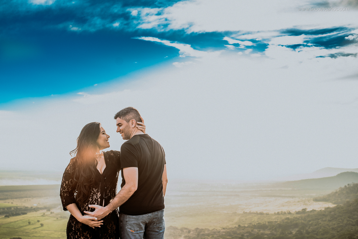 ensaio-gestante-mariana-e-rafel-gravida-fotografia-de-gestante-ensaio-externo-de-gestante-life-style-pompeu-belo-horizonte-lincolncarlos