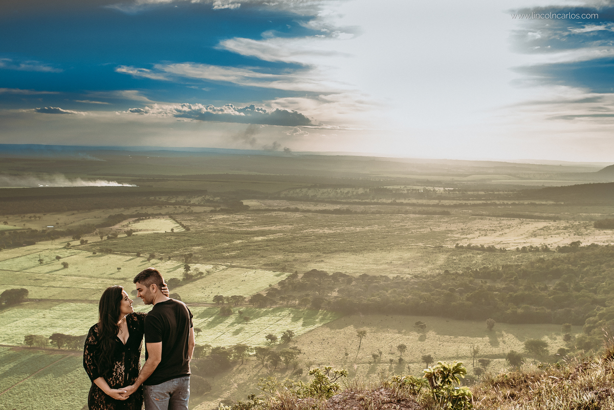 ensaio-gestante-mariana-e-rafel-gravida-fotografia-de-gestante-ensaio-externo-de-gestante-life-style-pompeu-belo-horizonte-lincolncarlos