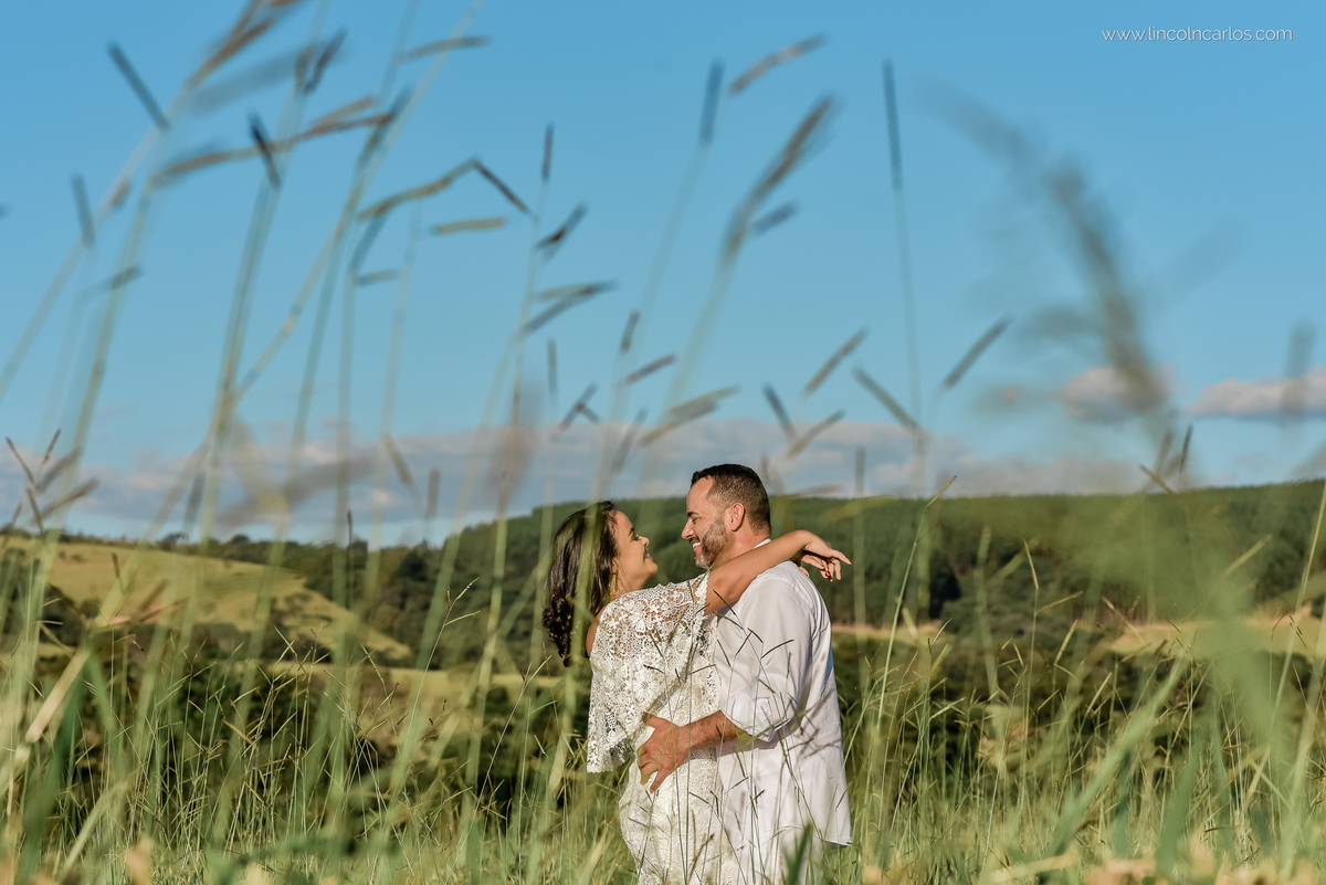 ensaio-pre-casamento-na-fazenda-pre-wedding-na-fazenda-ensaio-de-casal-country