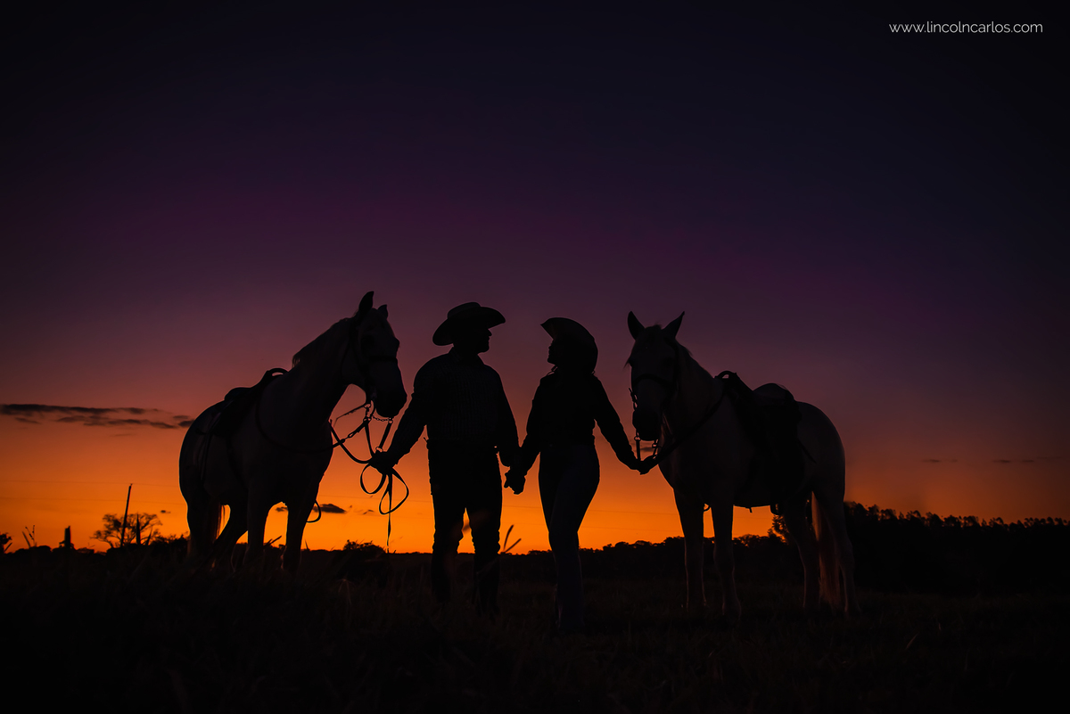 ensaio-pre-casamento-com-cavalos-ensaio-na-fazenda-pre-wedding-com-cavalos