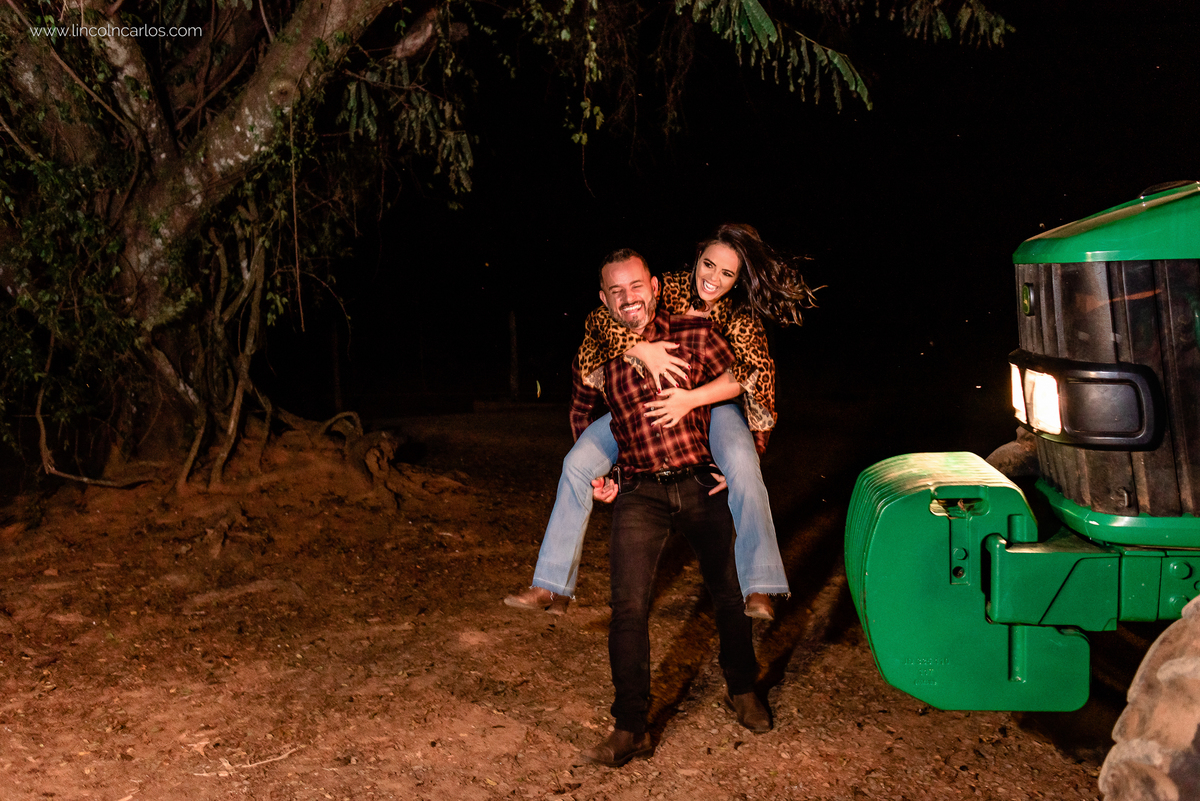 
ensaio-pre-casamento-cavalinho-pre-wedding-na-fazenda 
