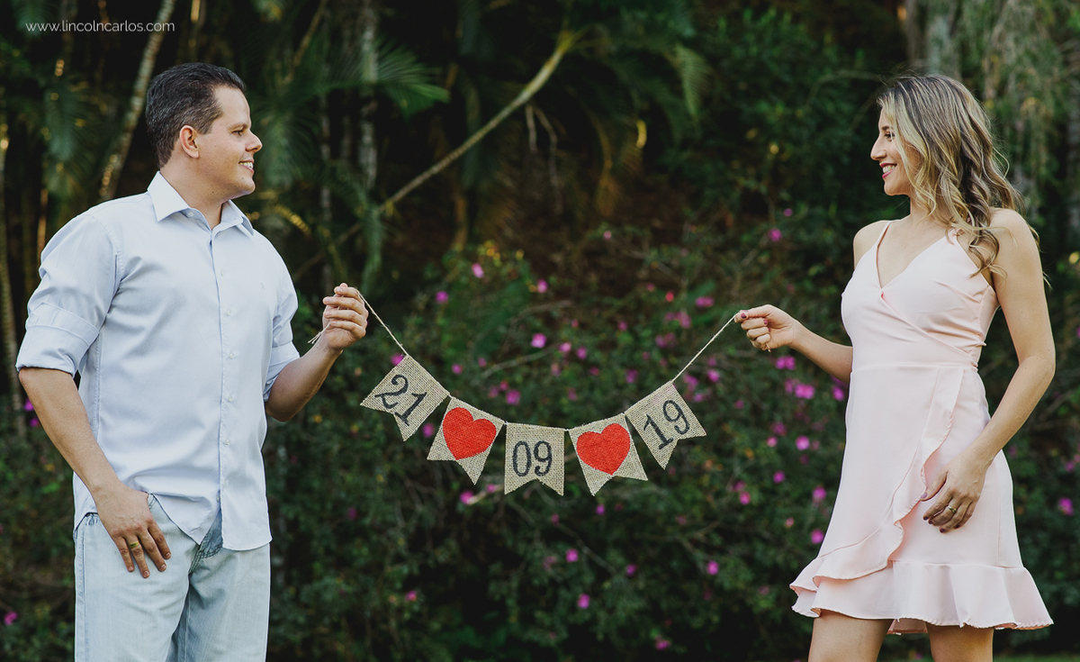 
ensaio-pre-casamento-pre-wedding-ensaio-de-ensaio-de-noivado-ensaio-de-casal-com-camisa-do-cruzeiro-bandeira-da-mafia-azul-pitangui-martinho-campos-mg
