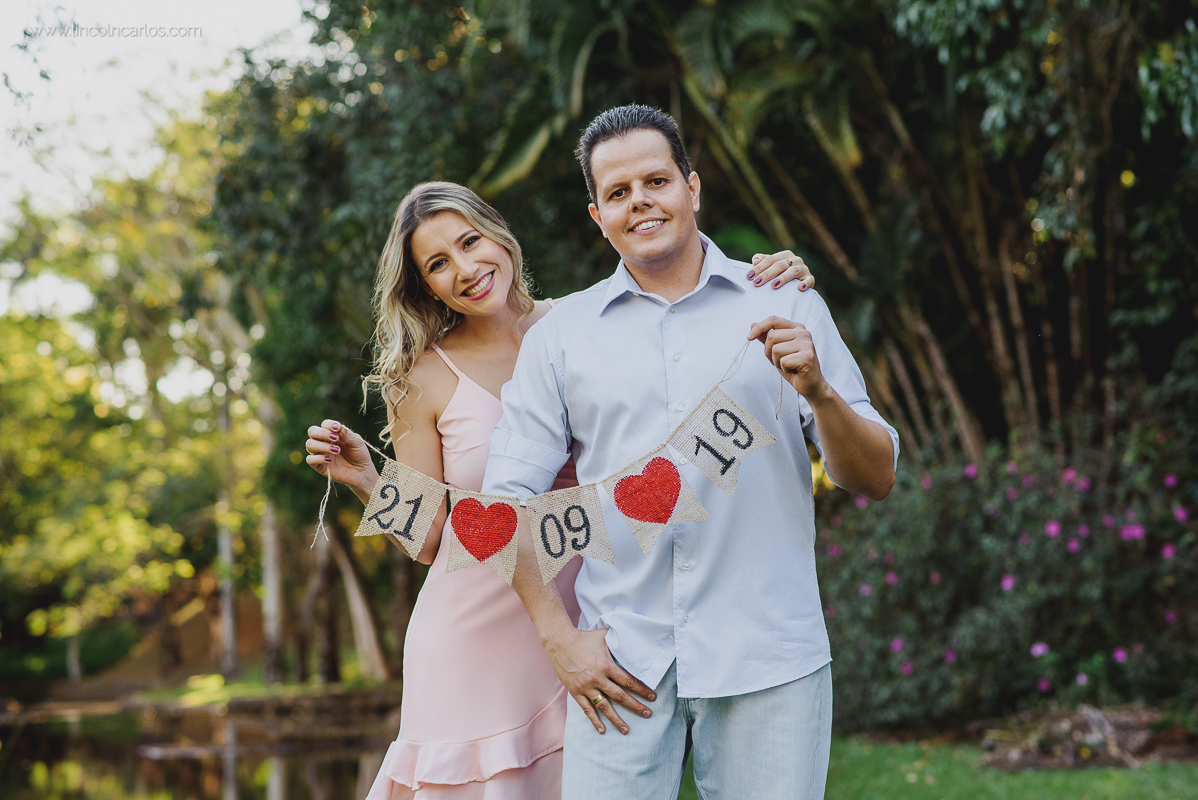 
ensaio-pre-casamento-pre-wedding-ensaio-de-ensaio-de-noivado-ensaio-de-casal-com-camisa-do-cruzeiro-bandeira-da-mafia-azul-pitangui-martinho-campos-mg
