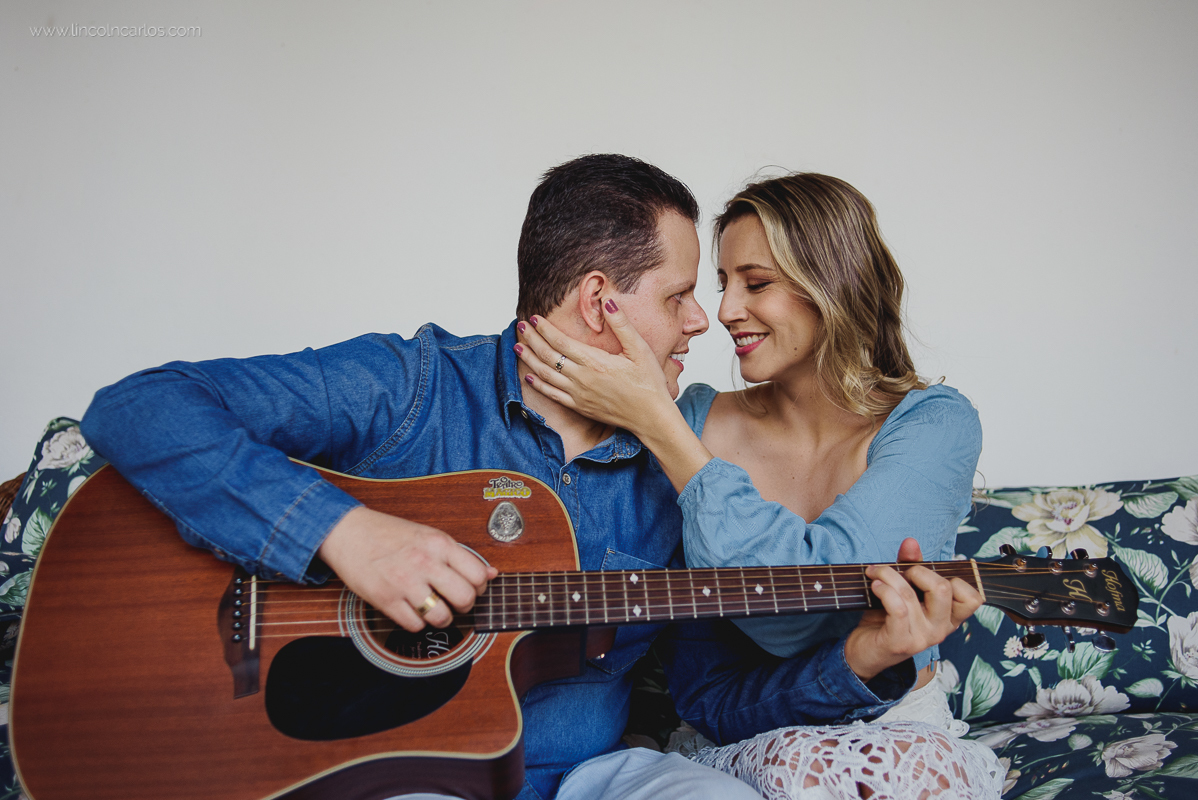 ensaio-pre-casamento-pre-wedding-ensaio-de-ensaio-de-noivado-ensaio-de-casal-com-violao-pitangui-martinho-campos-mg