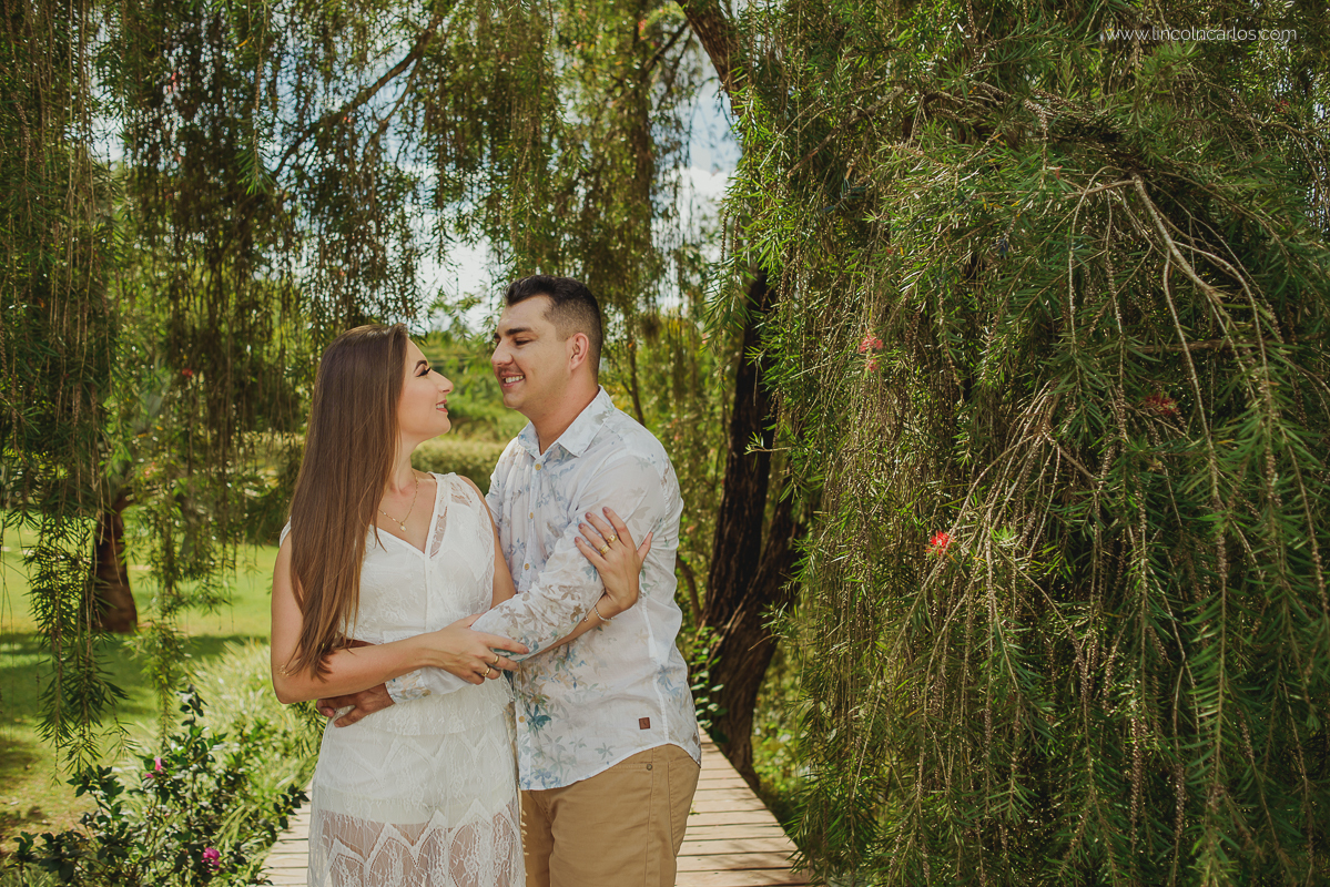 ensaio-pre-casamento-pre-wedding-stefania-e-josimar-moema-mg-espaço-shangrilá-mateus-leme-lincoln-carlos-fotografia-de-casamento