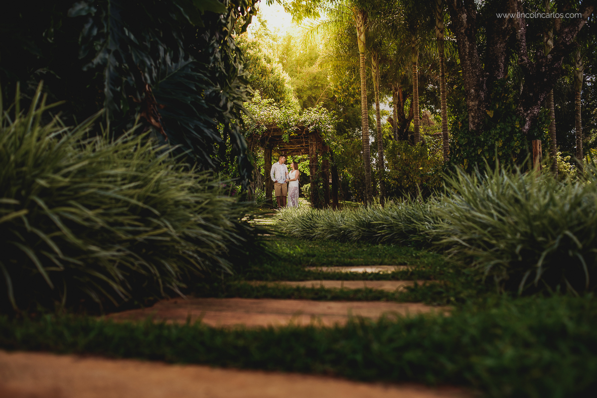 ensaio-pre-casamento-pre-wedding-stefania-e-josimar-moema-mg-espaço-shangrilá-mateus-leme-lincoln-carlos-fotografia-de-casamento