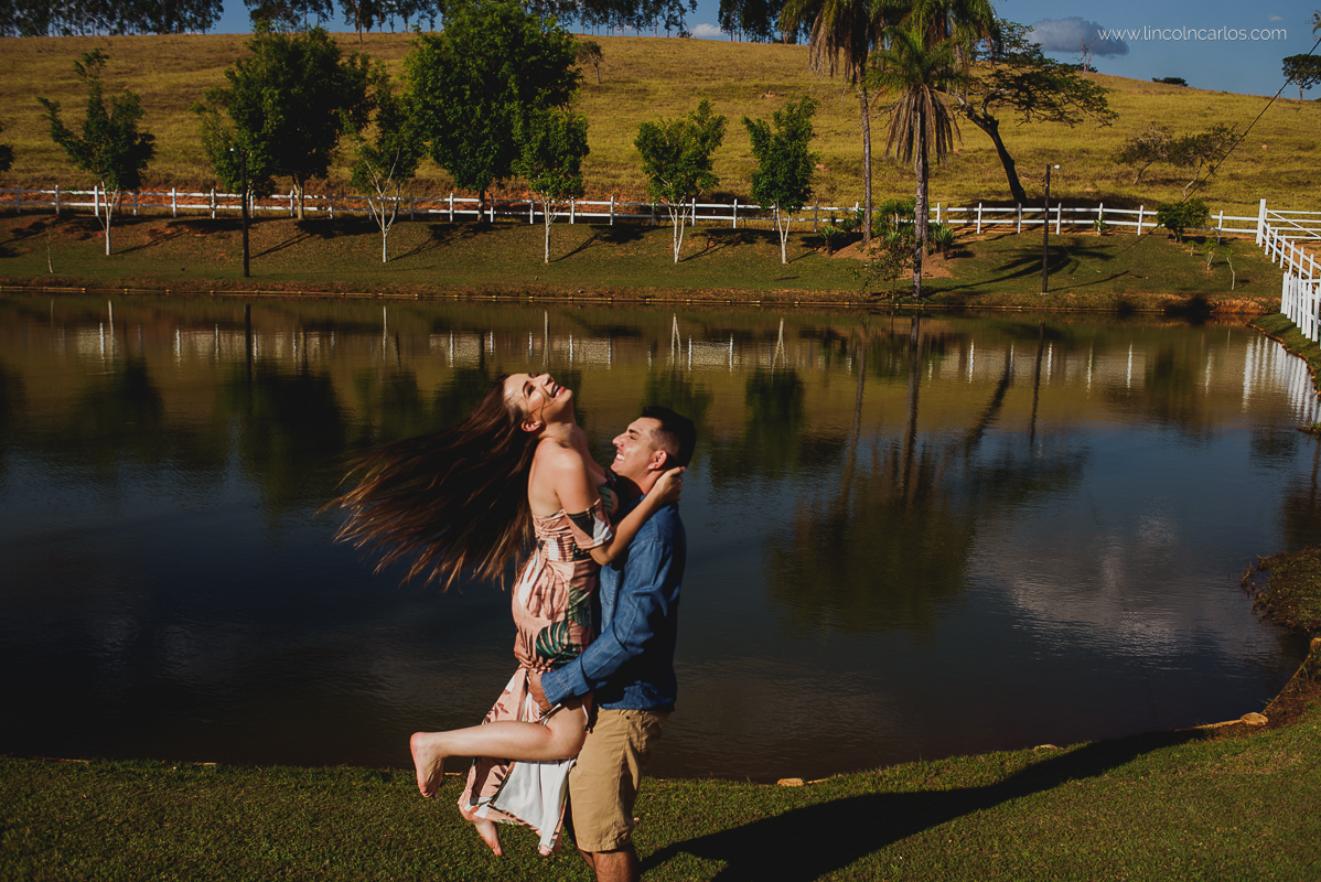 ensaio-pre-casamento-pre-wedding-stefania-e-josimar-moema-mg-espaço-shangrilá-mateus-leme-lincoln-carlos-fotografia-de-casamento