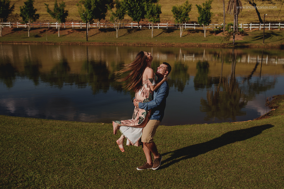 ensaio-pre-casamento-pre-wedding-stefania-e-josimar-moema-mg-espaço-shangrilá-mateus-leme-lincoln-carlos-fotografia-de-casamento