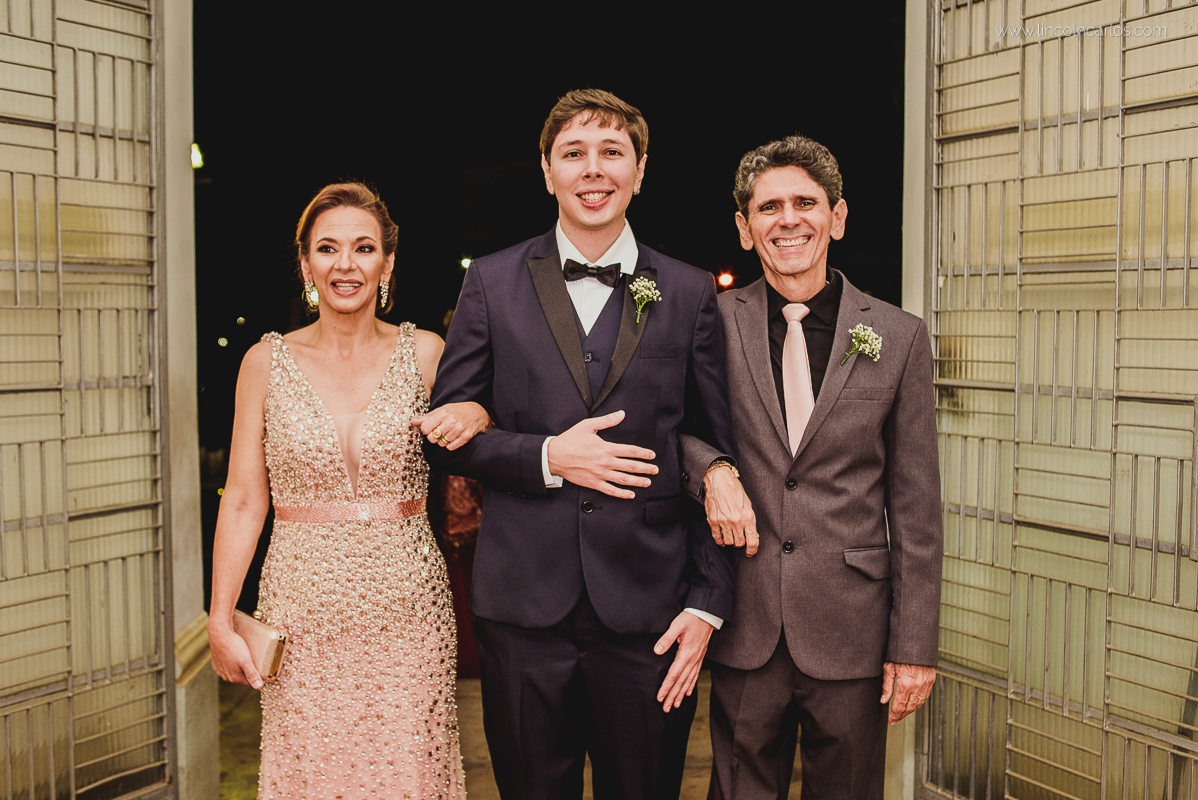 casamento-karla-e-gustavo-igreja-nossa-senhora-do-bom-despacho-entrada-do-noivo- fotografo-de-casamento-lincoln-carlos