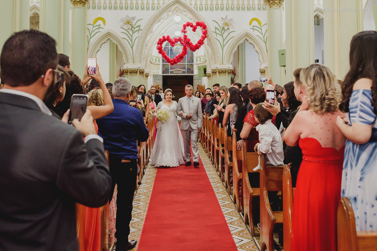 casamento-karla-e-gustavo-igreja-nossa-senhora-do-bom-despacho-entrada-da-noiva- fotografo-de-casamento-lincoln-carlos