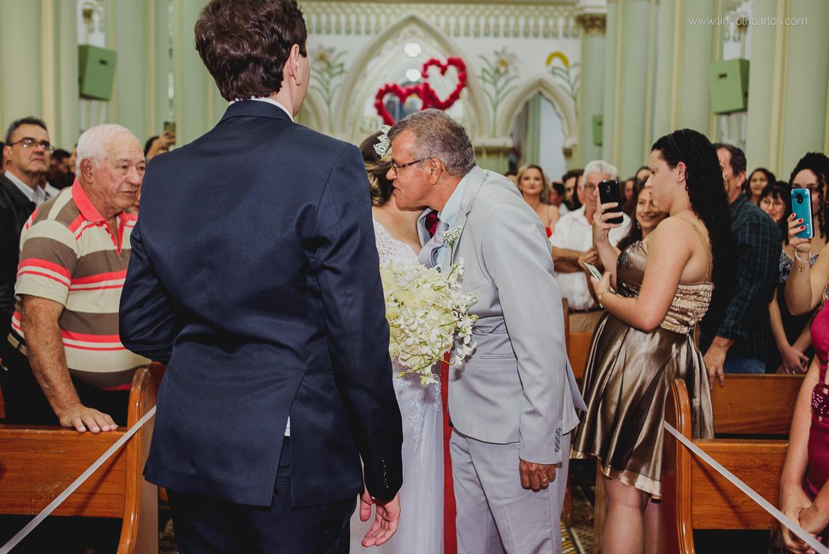 casamento-karla-e-gustavo-igreja-nossa-senhora-do-bom-despacho-entrada-da-noiva- fotografo-de-casamento-lincoln-carlos