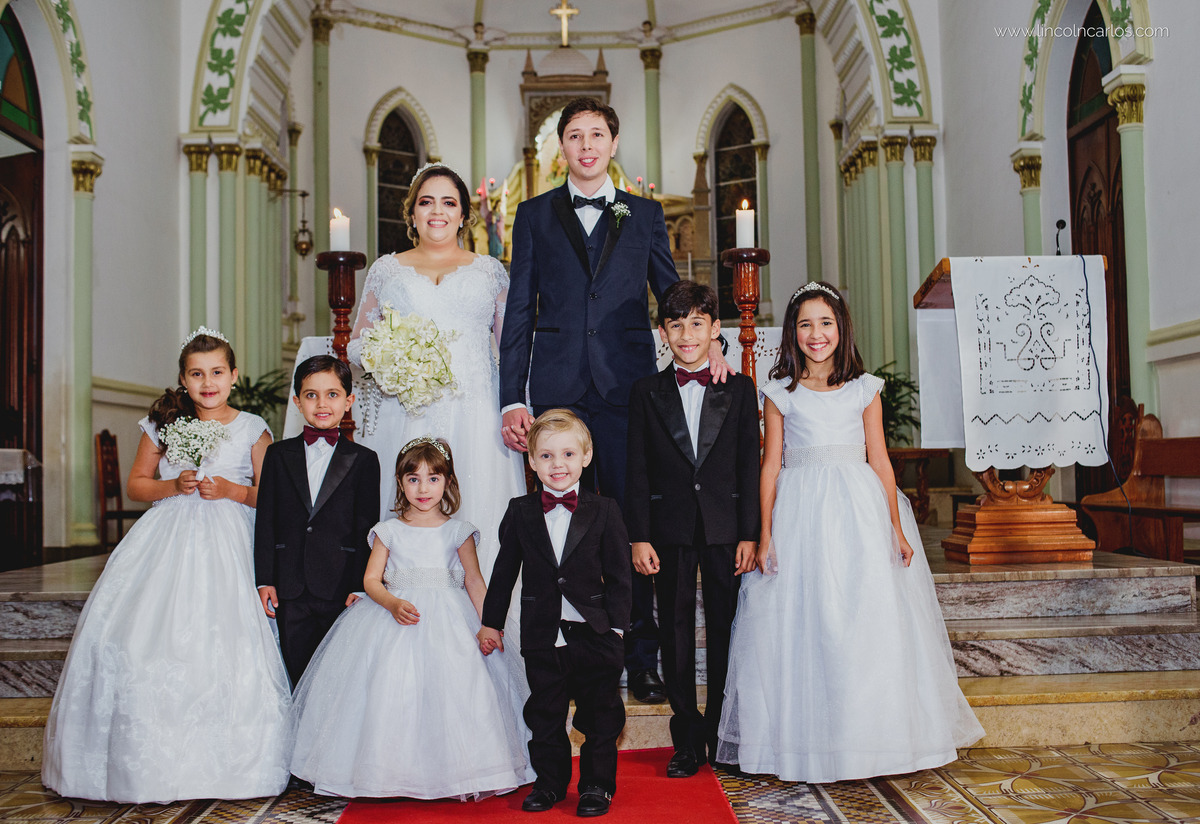 casamento-karla-e-gustavo-igreja-nossa-senhora-do-bom-despacho-noivos-no-altar-fotografo-de-casamento-lincoln-carlos