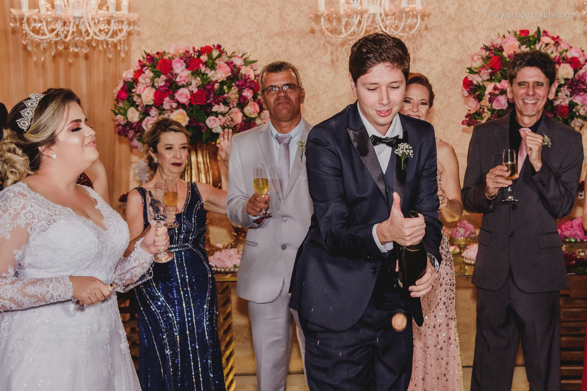 casamento-karla-e-gustavo-recepção-de-casamento-hora-do-brinde-fotografo-de-casamento-lincoln-carlos