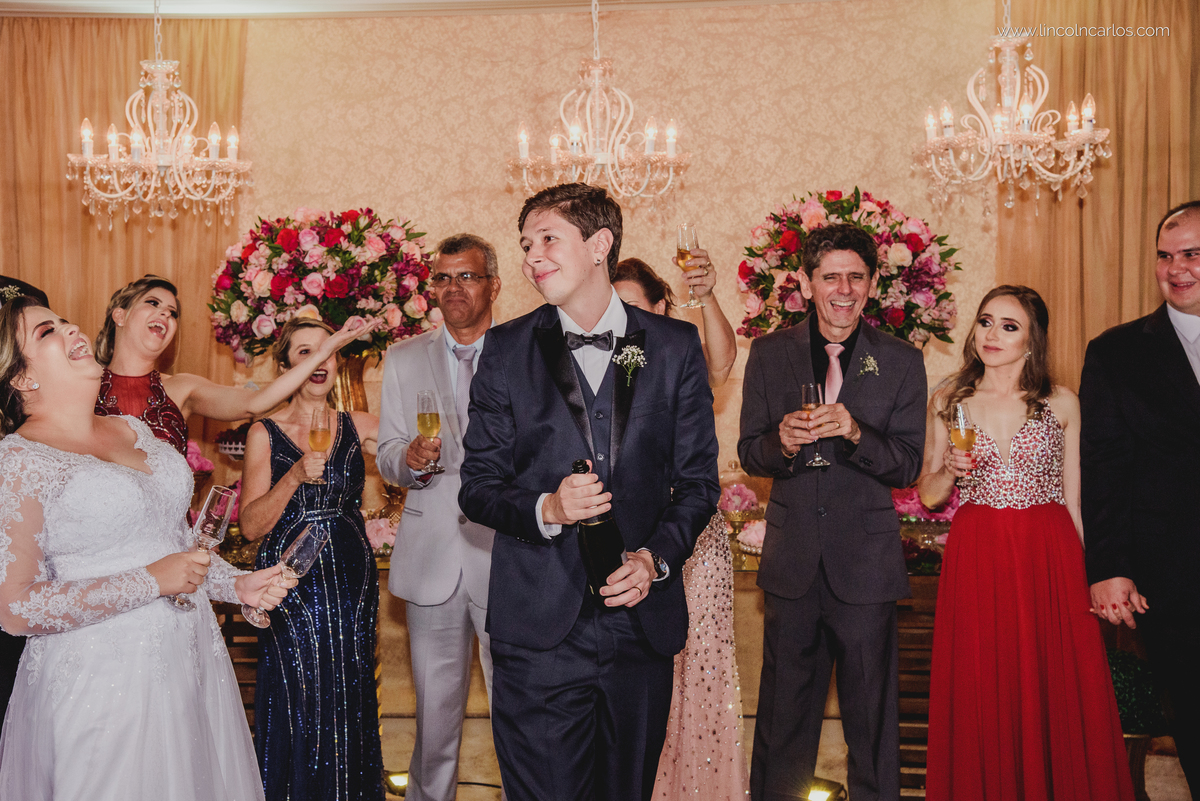 casamento-karla-e-gustavo-recepção-de-casamento-hora-do-brinde-fotografo-de-casamento-lincoln-carlos