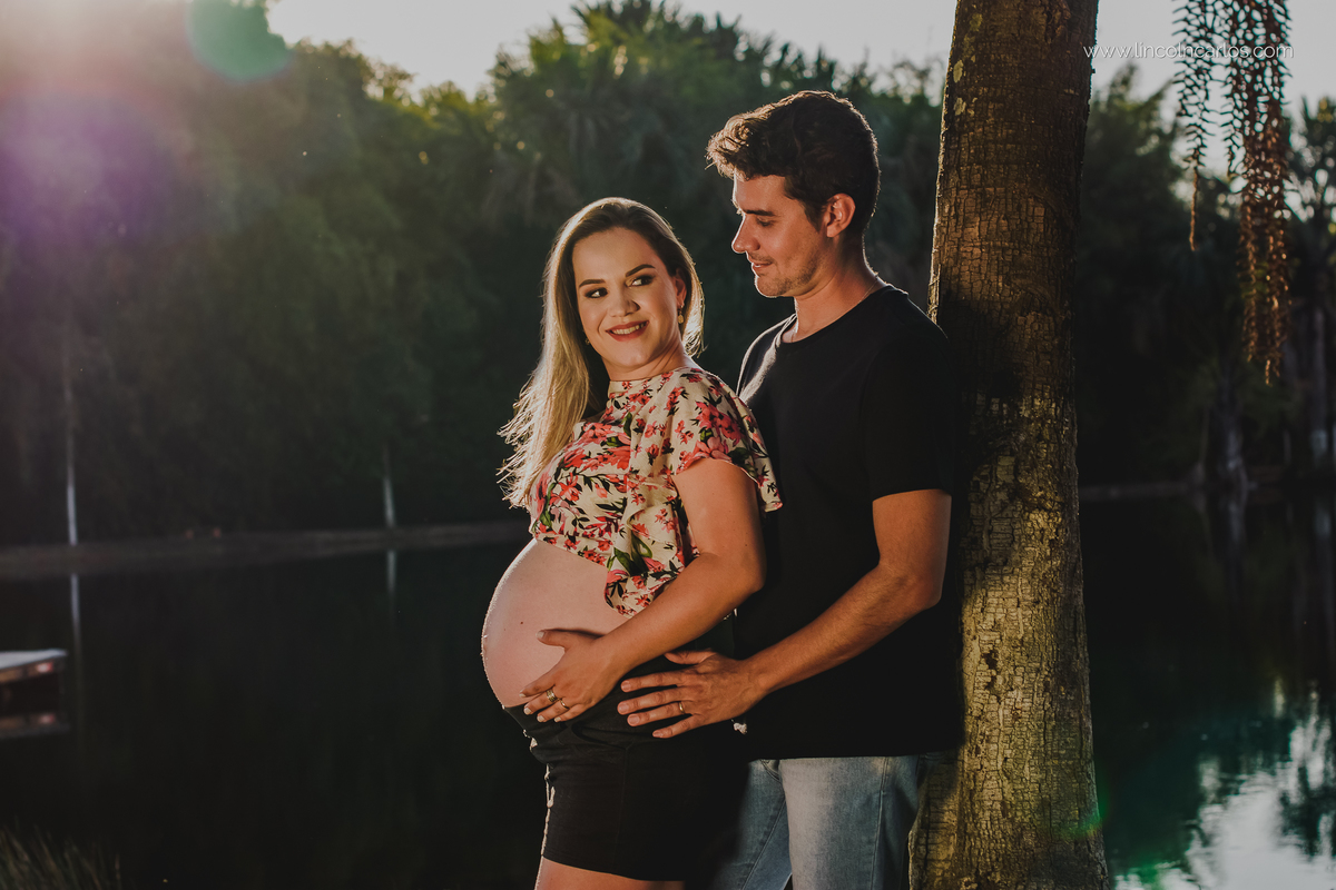 ensaio-gestante-gabriela-reinaldo-fotografia-de-gestante-ensaio-externo-de-gestante-life-style-aabb-pompeu-mg 