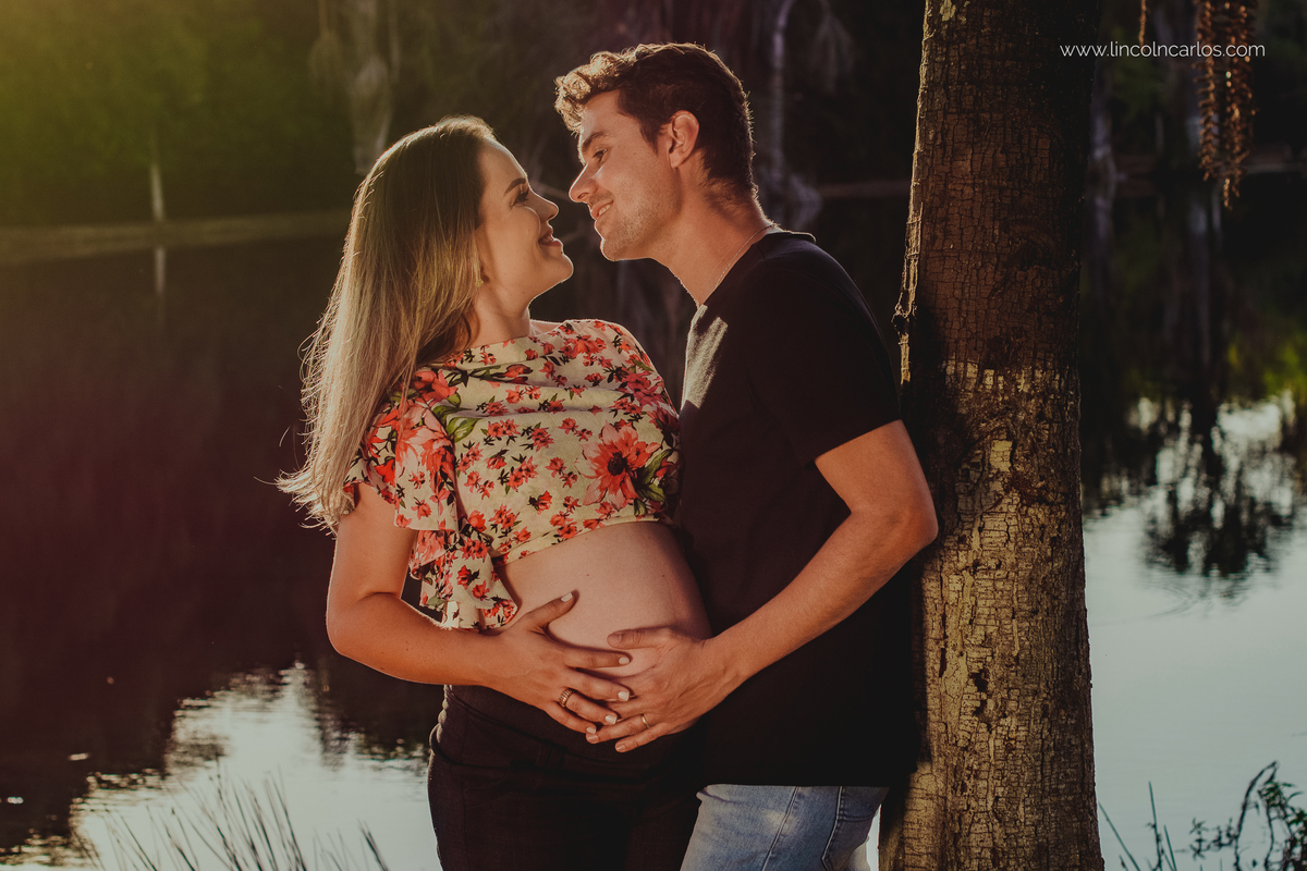 ensaio-gestante-gabriela-reinaldo-fotografia-de-gestante-ensaio-externo-de-gestante-life-style-aabb-pompeu-mg 