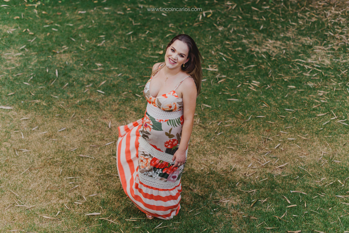 ensaio-gestante-gabriela-reinaldo-fotografia-de-gestante-ensaio-externo-de-gestante-life-style-aabb-pompeu-mg 