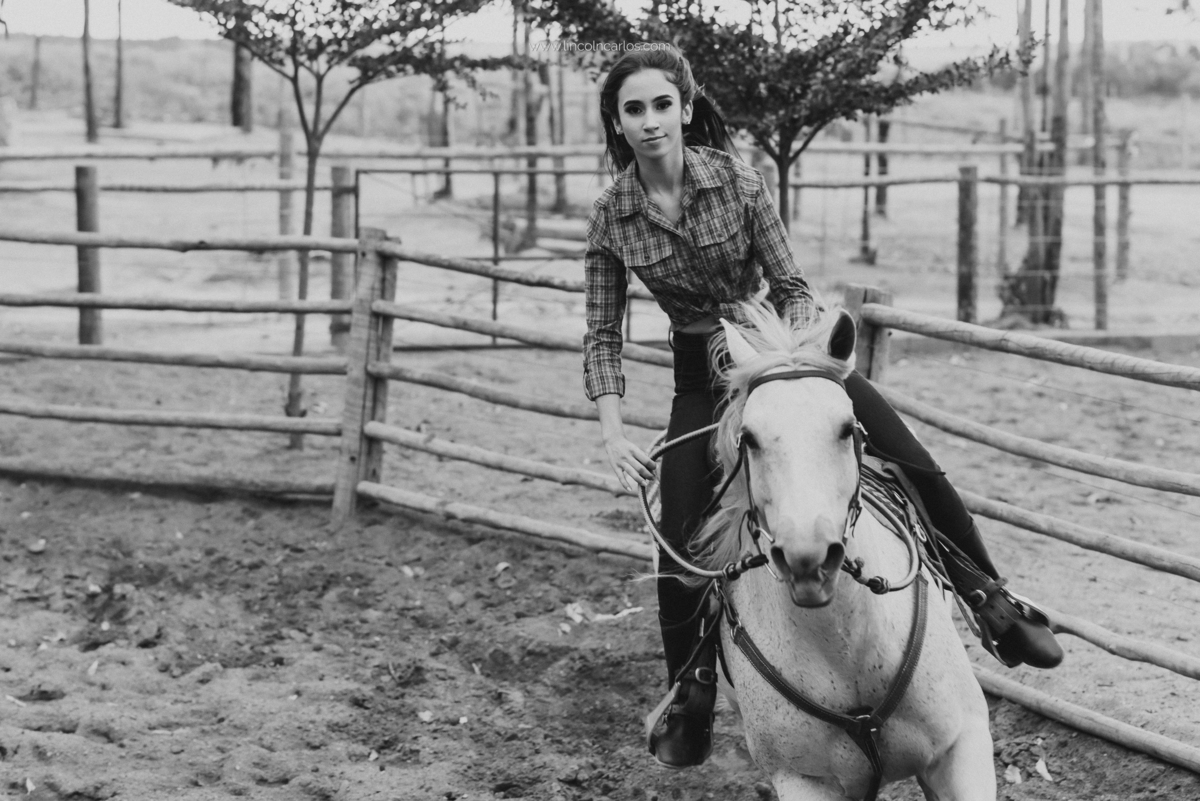fotografia-de-debutante-com-cavalo-fotografia-de-15-anos-ensaio-fifteen