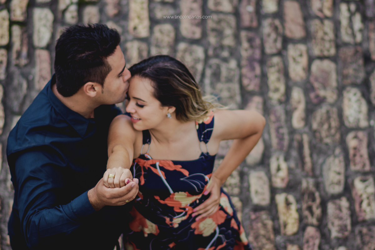 ensaio-pre-casamento-em-ouro-preto-viviane-e-junior-ensaio-externo-de-casal-ensaio-de-noivos-ensaio-pre-wedding-na-cidade-historica-de-ouro-preto-mg-lincoln-carlos-fotografo