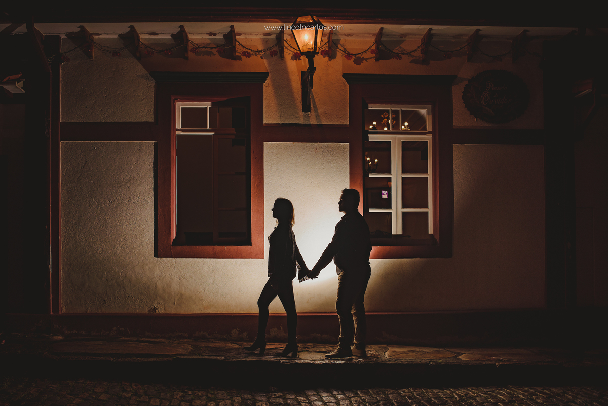 ensaio-pre-casamento-em-ouro-preto-viviane-e-junior-ensaio-externo-de-casal-ensaio-de-noivos-ensaio-pre-wedding-na-cidade-historica-de-ouro-preto-ensaio-na-chuva-em-ouro-preto-mg-lincoln-carlos-fotografo