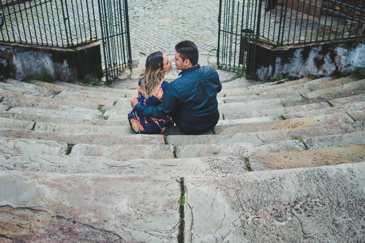 ensaio-pre-casamento-em-ouro-preto-viviane-e-junior-ensaio-externo-de-casal-ensaio-de-noivos-ensaio-pre-wedding-na-cidade-historica-de-ouro-preto-mg-lincoln-carlos-fotografo