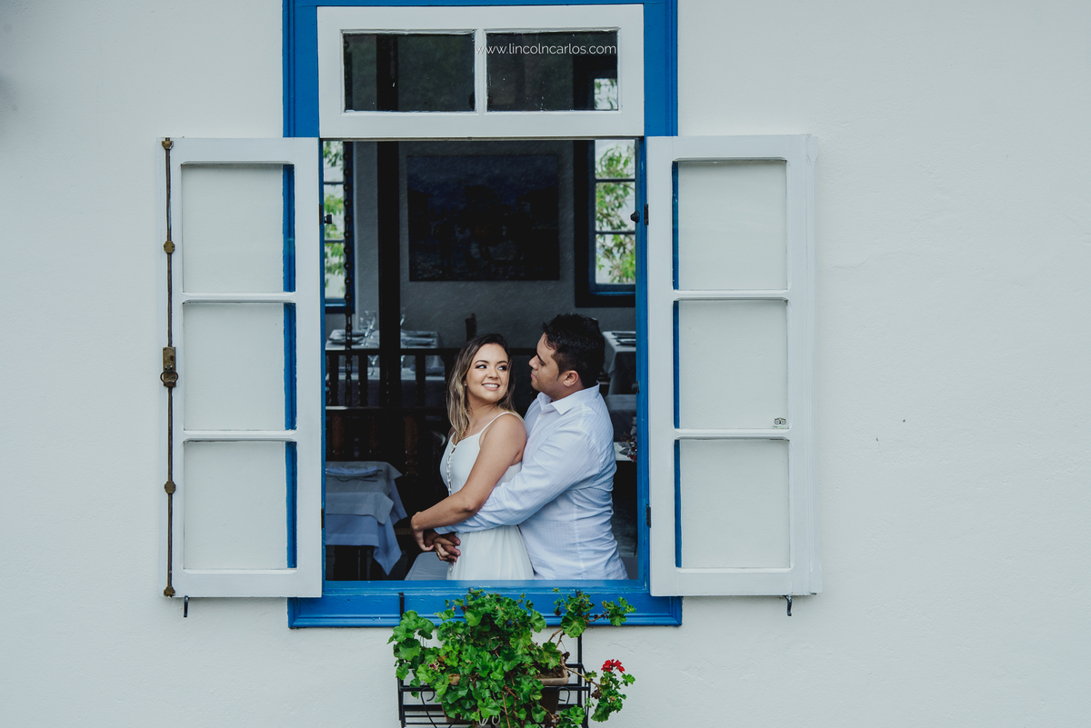      bene-da-flauta-restaurante-e-café-ensaio-pre-casamento-em-ouro-preto-viviane-e-junior-ensaio- bene-da-flauta-restaurante-e-café -ensaio-de-noivos-ensaio-pre-wedding-na-cidade-historica-de-ouro-preto-ensaio-na-chuva-em-ouro-preto-mg-lincoln-carlos-fot