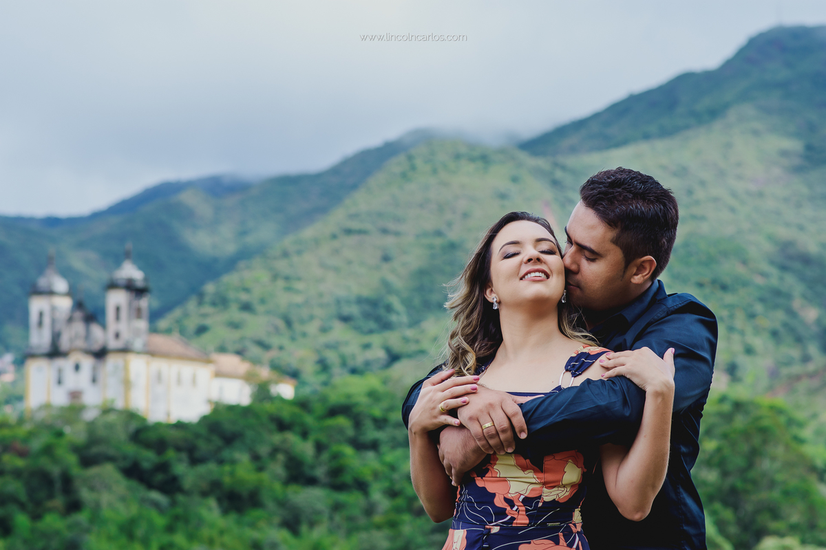 ensaio-pre-casamento-em-ouro-preto-viviane-e-junior-ensaio-externo-de-casal-ensaio-de-noivos-ensaio-pre-wedding-na-cidade-historica-de-ouro-preto-mg-lincoln-carlos-fotografo