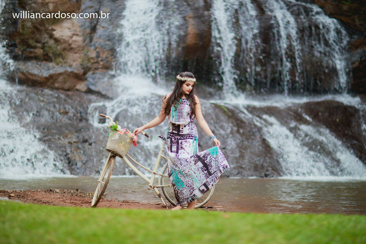 Fifteen Book , cachoeira queda dagua