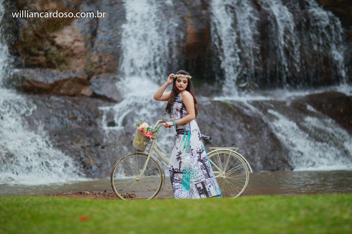 Fifteen Book , cachoeira queda dagua