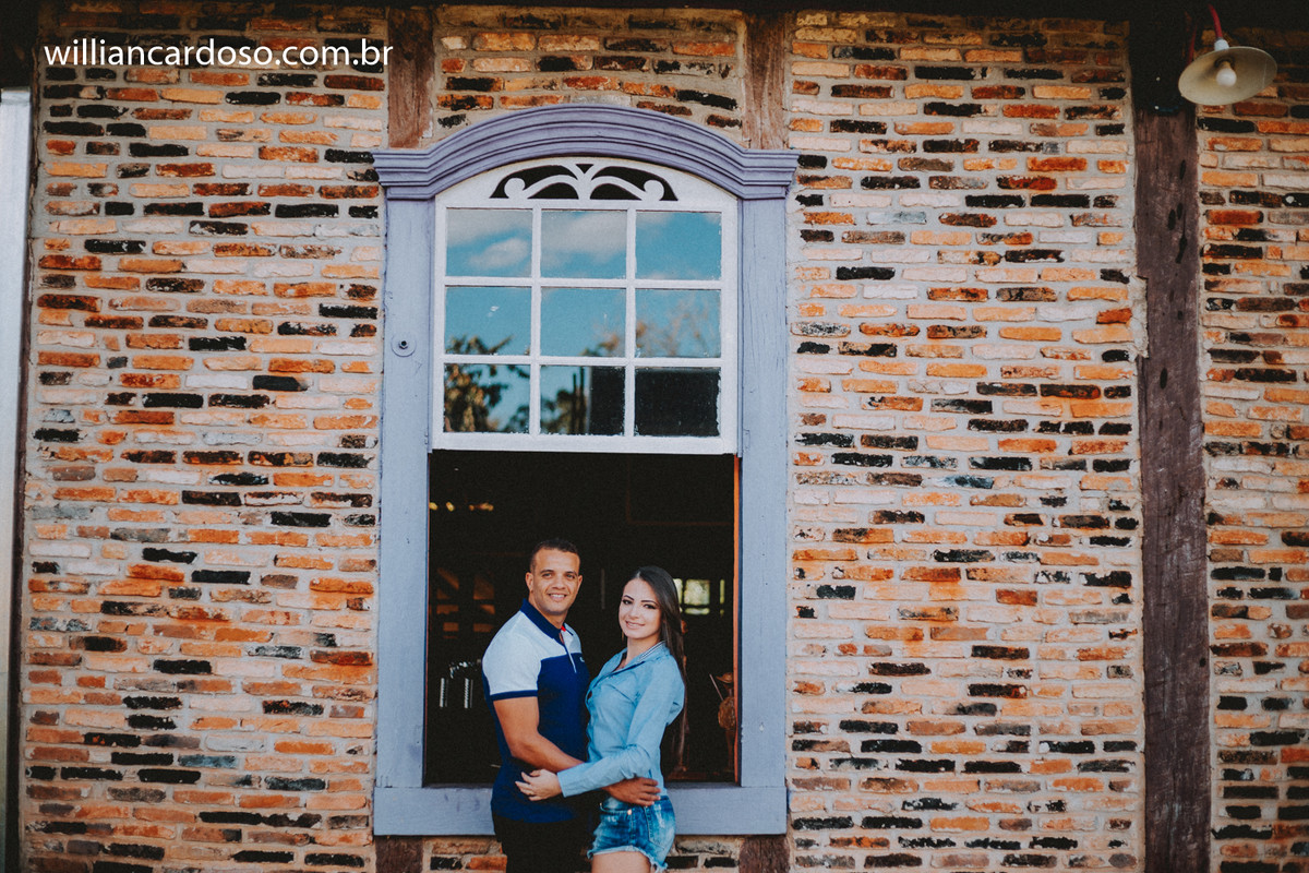 fotografo de casamentos em paracatu e unai , realiza ensaio de casal na casa da concessa