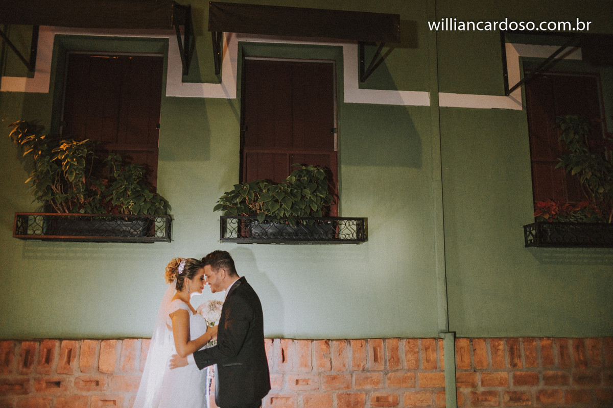 Fotografo de casamentos em Unai realiza casamentos lindo em catalao  no bistro donaana