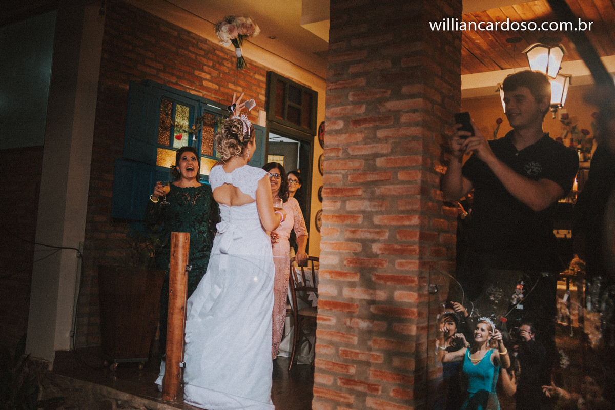 Fotografo de casamentos em Unai realiza casamentos lindo em catalao  no bistro donaana