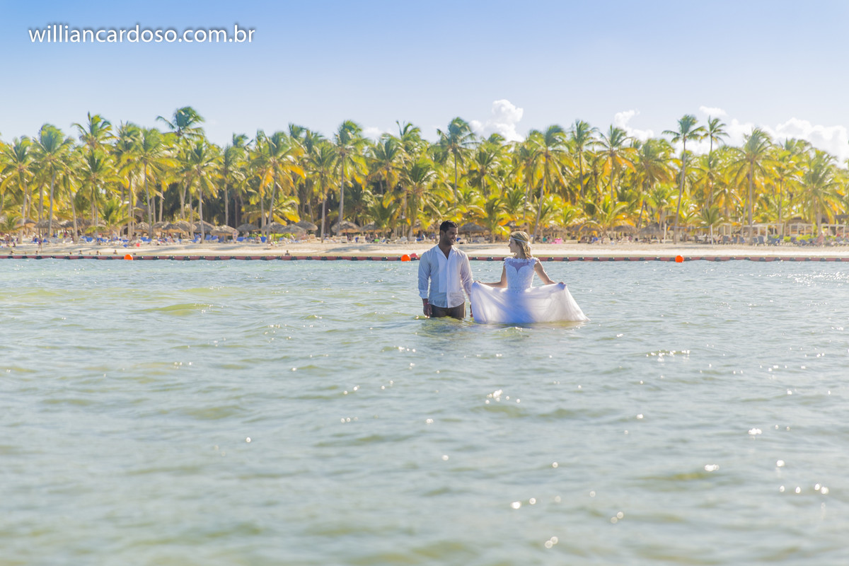Fotografo de casamentos em Unai, minas gerais, realiza ensaio pos casamento no mar do caribe, em punta cana na republica dominicana