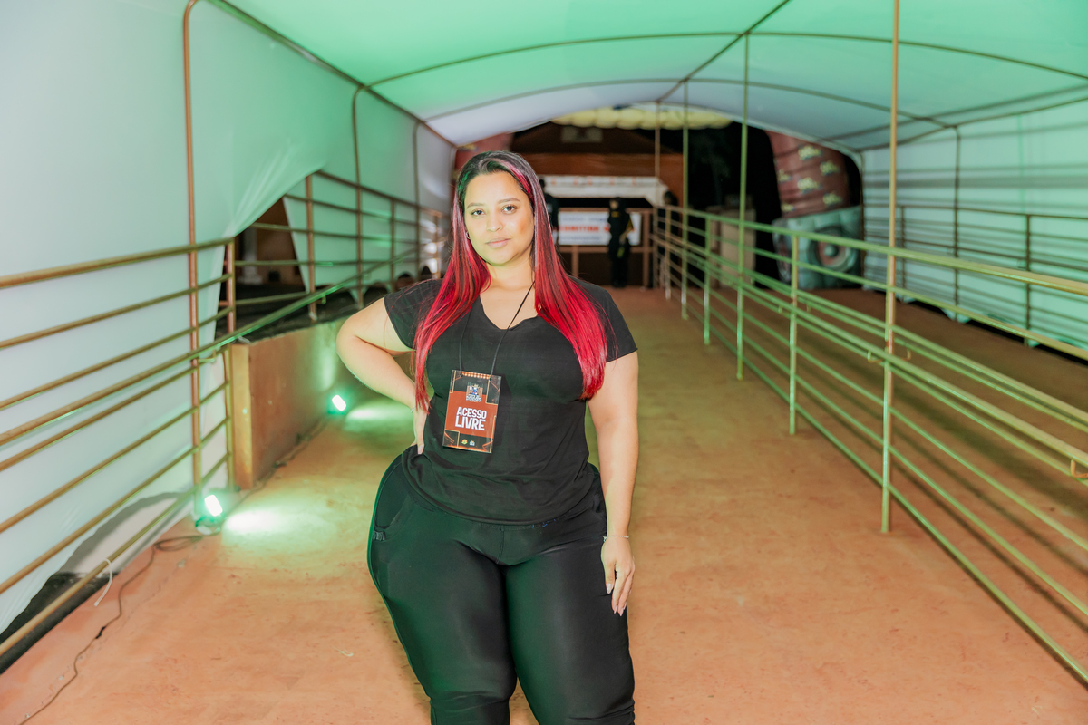 festa do Inhumas, forró em Unaí, evento tradicional Unaí-MG, alegria no interior, cultura rural, festa popular Minas Gerais, música sertaneja, forró ao vivo, tradição mineira, eventos em Unaí, festa típica, salão de festas Unaí, diversão no campo