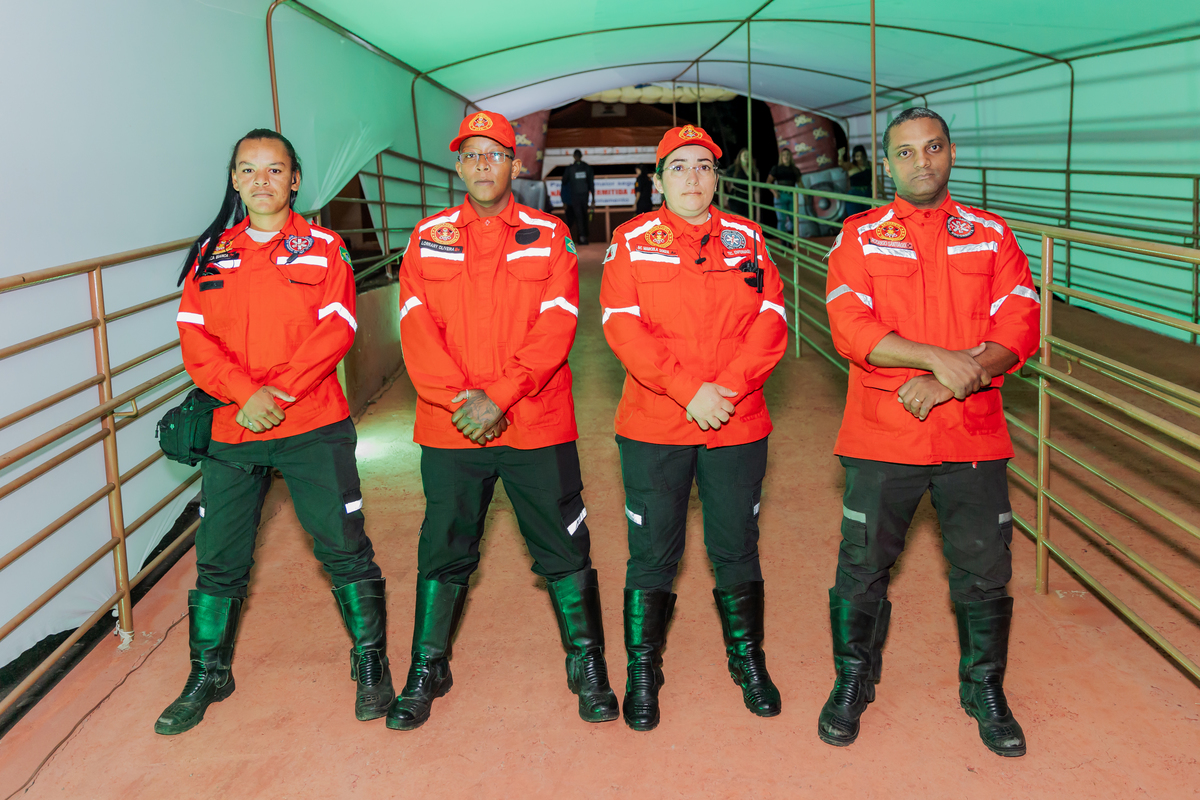 festa do Inhumas, forró em Unaí, evento tradicional Unaí-MG, alegria no interior, cultura rural, festa popular Minas Gerais, música sertaneja, forró ao vivo, tradição mineira, eventos em Unaí, festa típica, salão de festas Unaí, diversão no campo