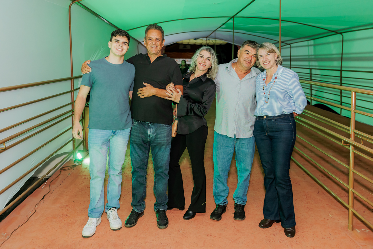 festa do Inhumas, forró em Unaí, evento tradicional Unaí-MG, alegria no interior, cultura rural, festa popular Minas Gerais, música sertaneja, forró ao vivo, tradição mineira, eventos em Unaí, festa típica, salão de festas Unaí, diversão no campo