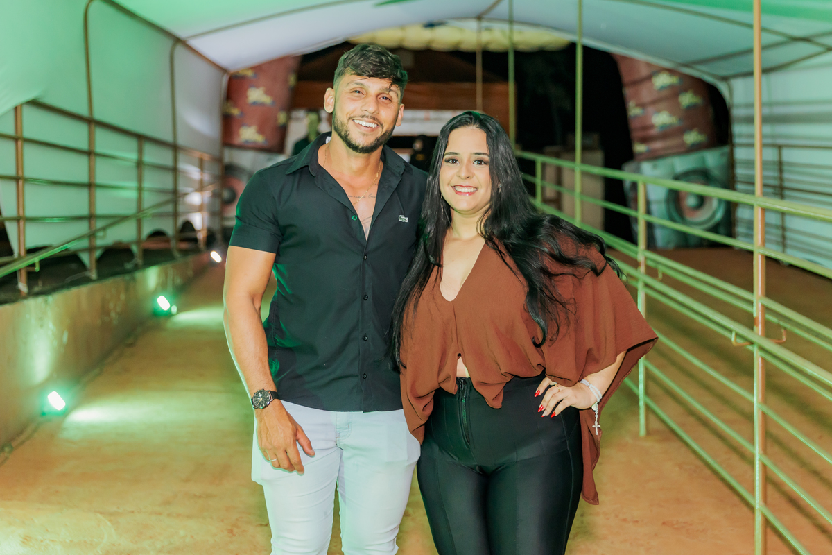 festa do Inhumas, forró em Unaí, evento tradicional Unaí-MG, alegria no interior, cultura rural, festa popular Minas Gerais, música sertaneja, forró ao vivo, tradição mineira, eventos em Unaí, festa típica, salão de festas Unaí, diversão no campo