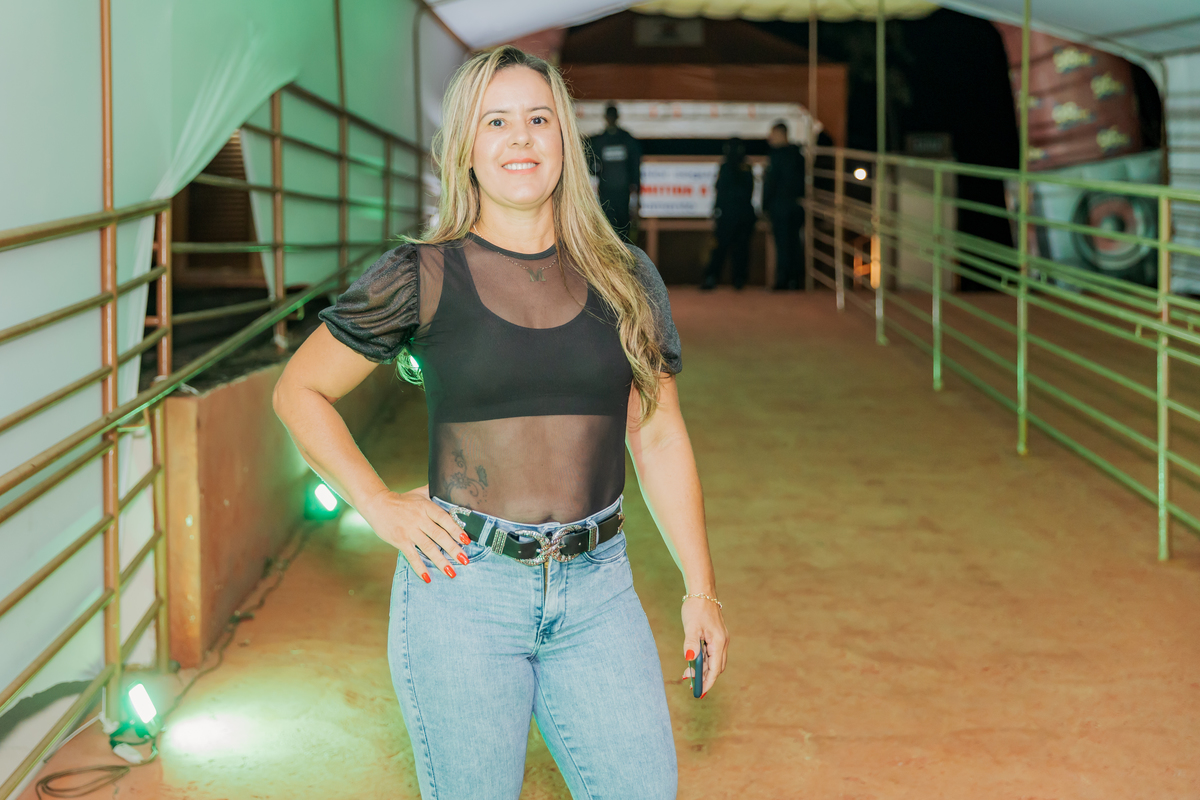 festa do Inhumas, forró em Unaí, evento tradicional Unaí-MG, alegria no interior, cultura rural, festa popular Minas Gerais, música sertaneja, forró ao vivo, tradição mineira, eventos em Unaí, festa típica, salão de festas Unaí, diversão no campo