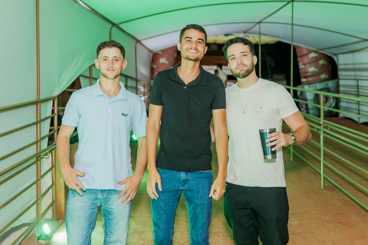 festa do Inhumas, forró em Unaí, evento tradicional Unaí-MG, alegria no interior, cultura rural, festa popular Minas Gerais, música sertaneja, forró ao vivo, tradição mineira, eventos em Unaí, festa típica, salão de festas Unaí, diversão no campo