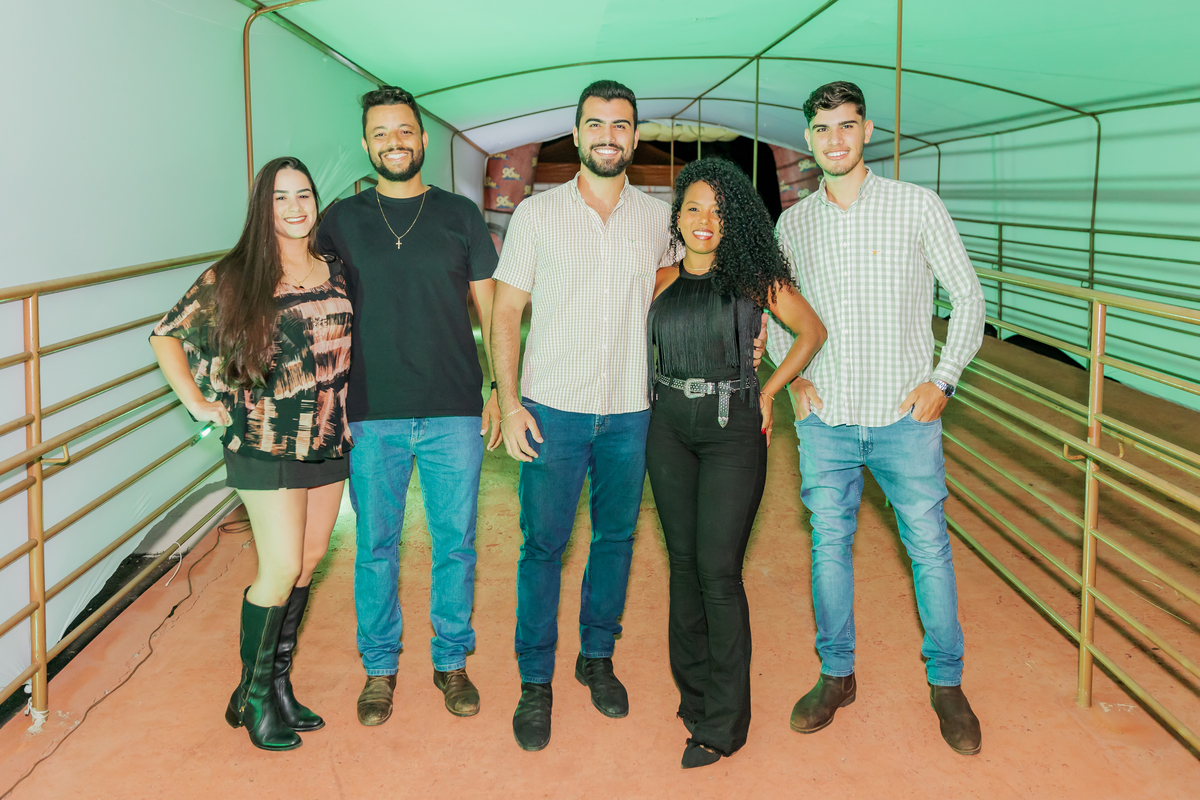 festa do Inhumas, forró em Unaí, evento tradicional Unaí-MG, alegria no interior, cultura rural, festa popular Minas Gerais, música sertaneja, forró ao vivo, tradição mineira, eventos em Unaí, festa típica, salão de festas Unaí, diversão no campo