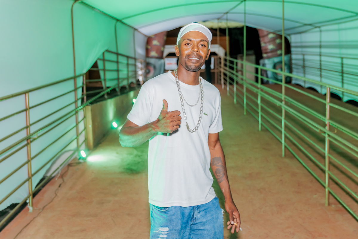 festa do Inhumas, forró em Unaí, evento tradicional Unaí-MG, alegria no interior, cultura rural, festa popular Minas Gerais, música sertaneja, forró ao vivo, tradição mineira, eventos em Unaí, festa típica, salão de festas Unaí, diversão no campo