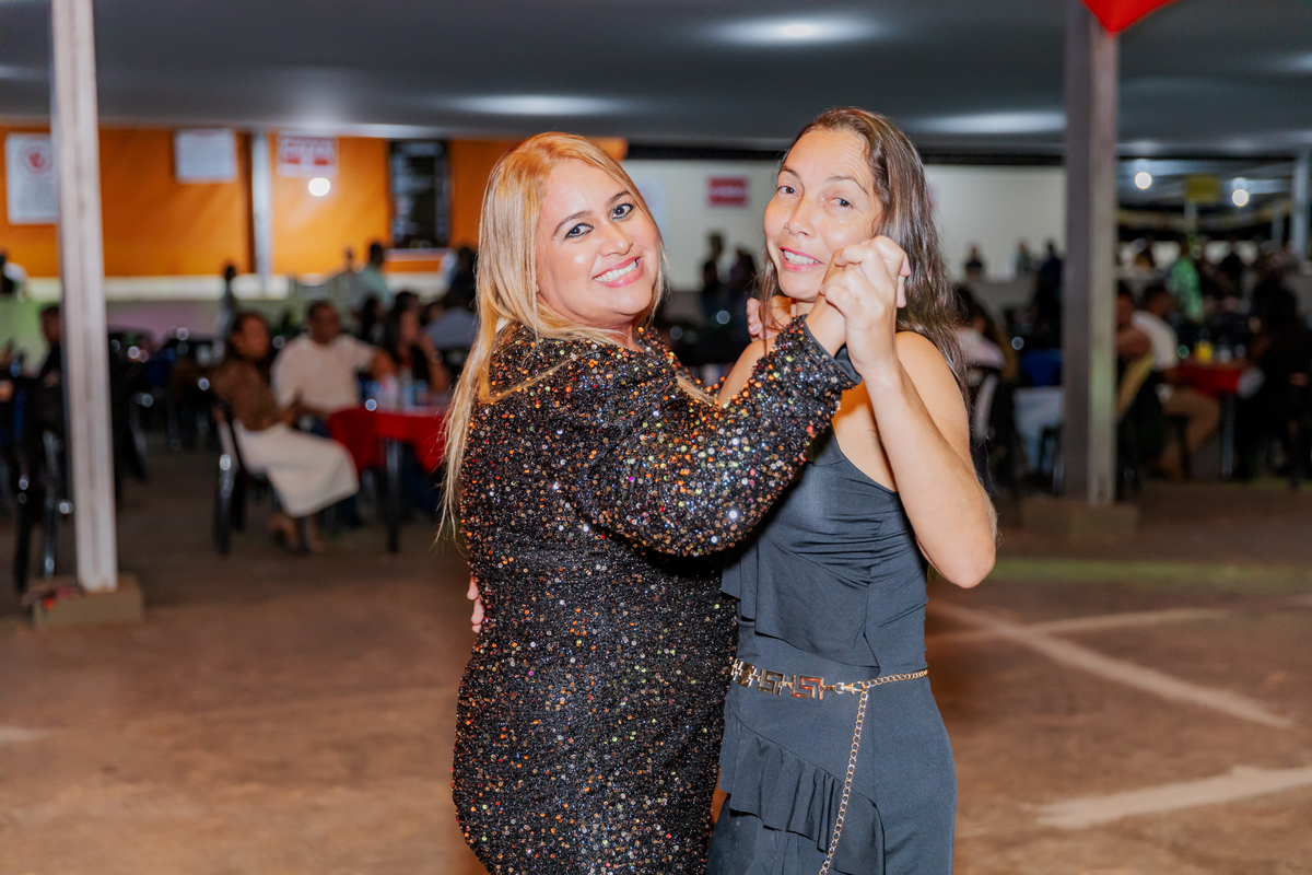 festa do Inhumas, forró em Unaí, evento tradicional Unaí-MG, alegria no interior, cultura rural, festa popular Minas Gerais, música sertaneja, forró ao vivo, tradição mineira, eventos em Unaí, festa típica, salão de festas Unaí, diversão no campo