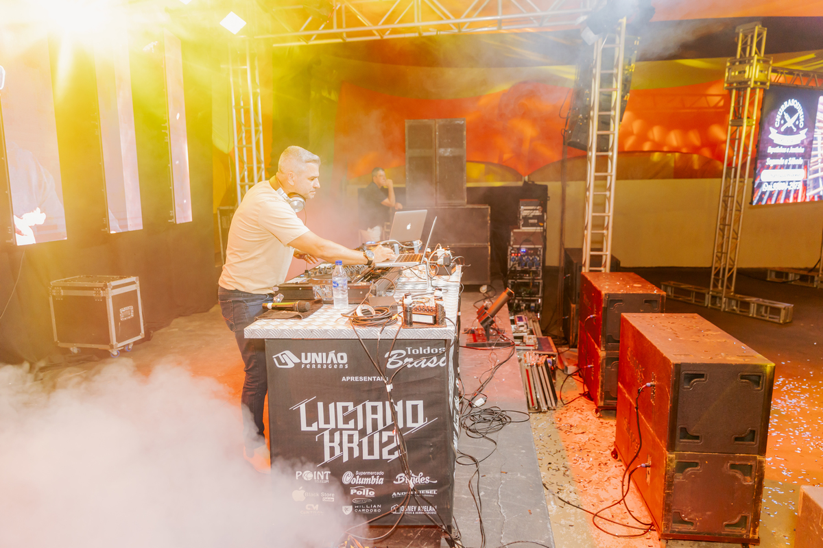 festa do Inhumas, forró em Unaí, evento tradicional Unaí-MG, alegria no interior, cultura rural, festa popular Minas Gerais, música sertaneja, forró ao vivo, tradição mineira, eventos em Unaí, festa típica, salão de festas Unaí, diversão no campo