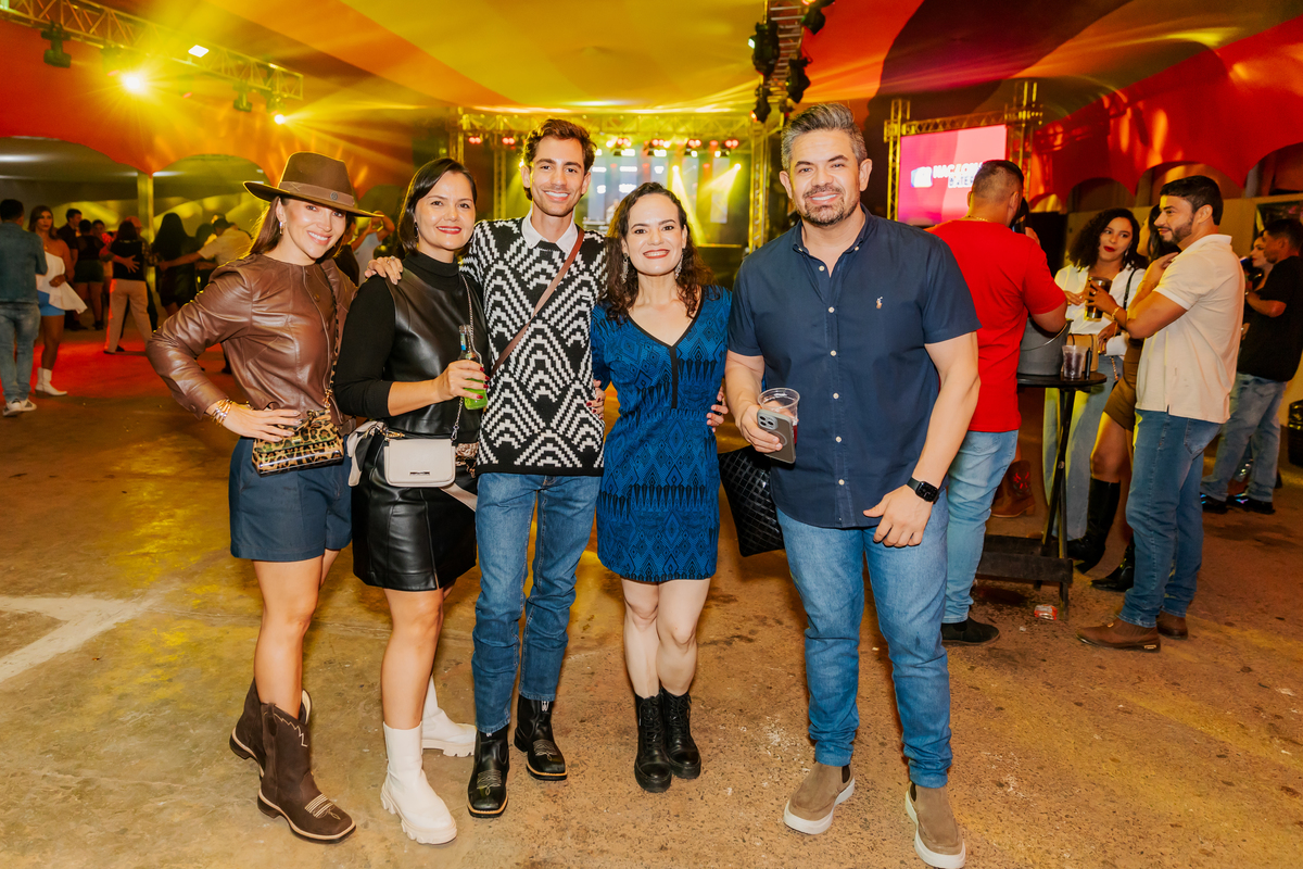 festa do Inhumas, forró em Unaí, evento tradicional Unaí-MG, alegria no interior, cultura rural, festa popular Minas Gerais, música sertaneja, forró ao vivo, tradição mineira, eventos em Unaí, festa típica, salão de festas Unaí, diversão no campo