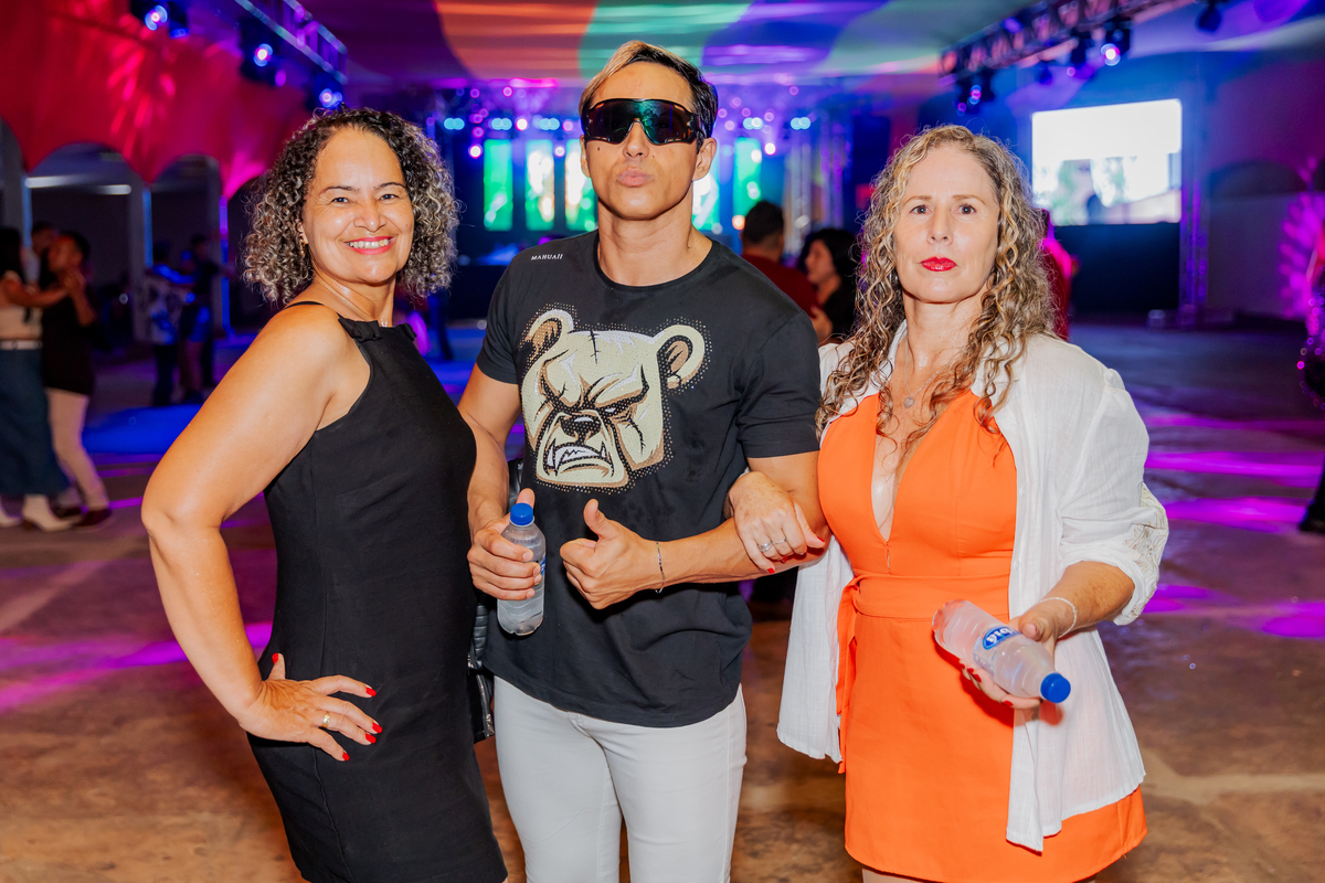 festa do Inhumas, forró em Unaí, evento tradicional Unaí-MG, alegria no interior, cultura rural, festa popular Minas Gerais, música sertaneja, forró ao vivo, tradição mineira, eventos em Unaí, festa típica, salão de festas Unaí, diversão no campo