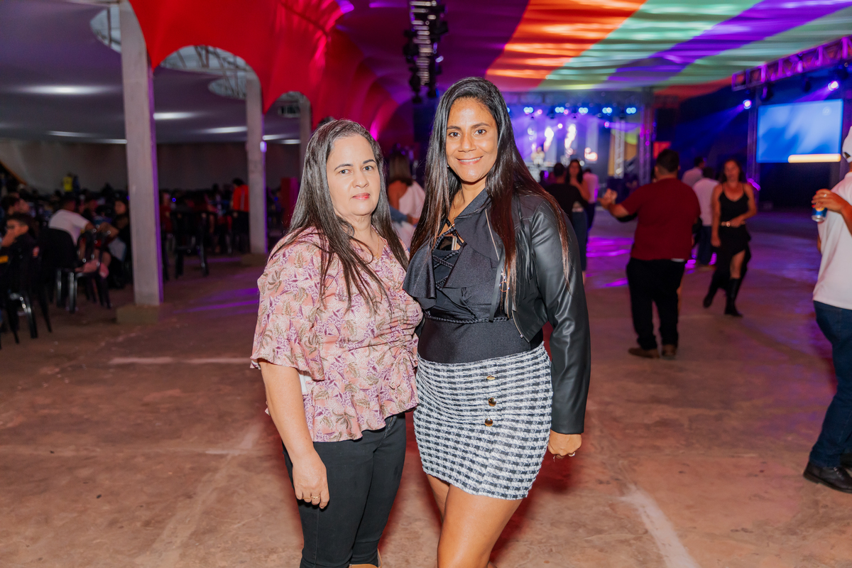 festa do Inhumas, forró em Unaí, evento tradicional Unaí-MG, alegria no interior, cultura rural, festa popular Minas Gerais, música sertaneja, forró ao vivo, tradição mineira, eventos em Unaí, festa típica, salão de festas Unaí, diversão no campo